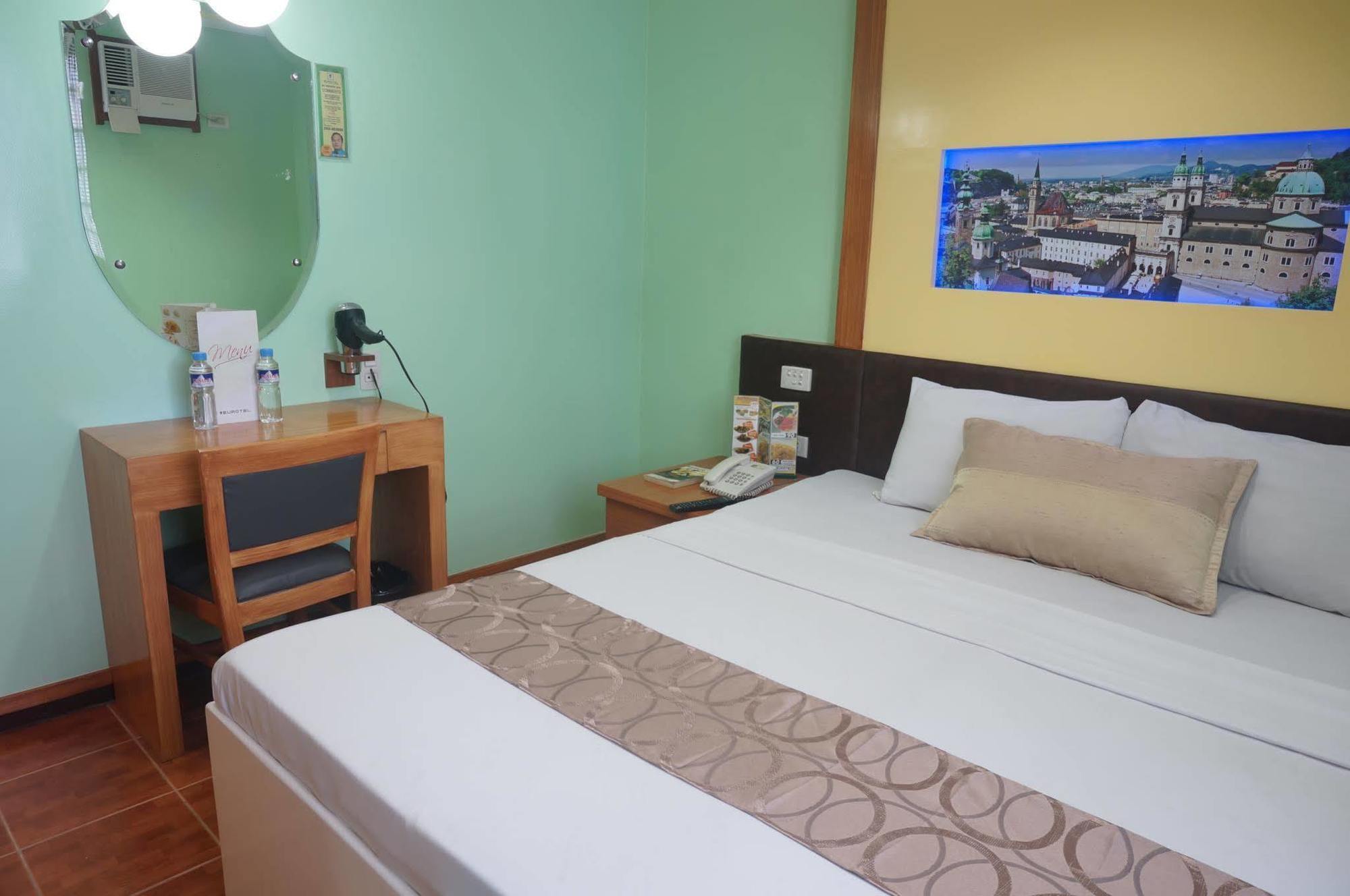 Eurotel Makati Makati City Esterno foto