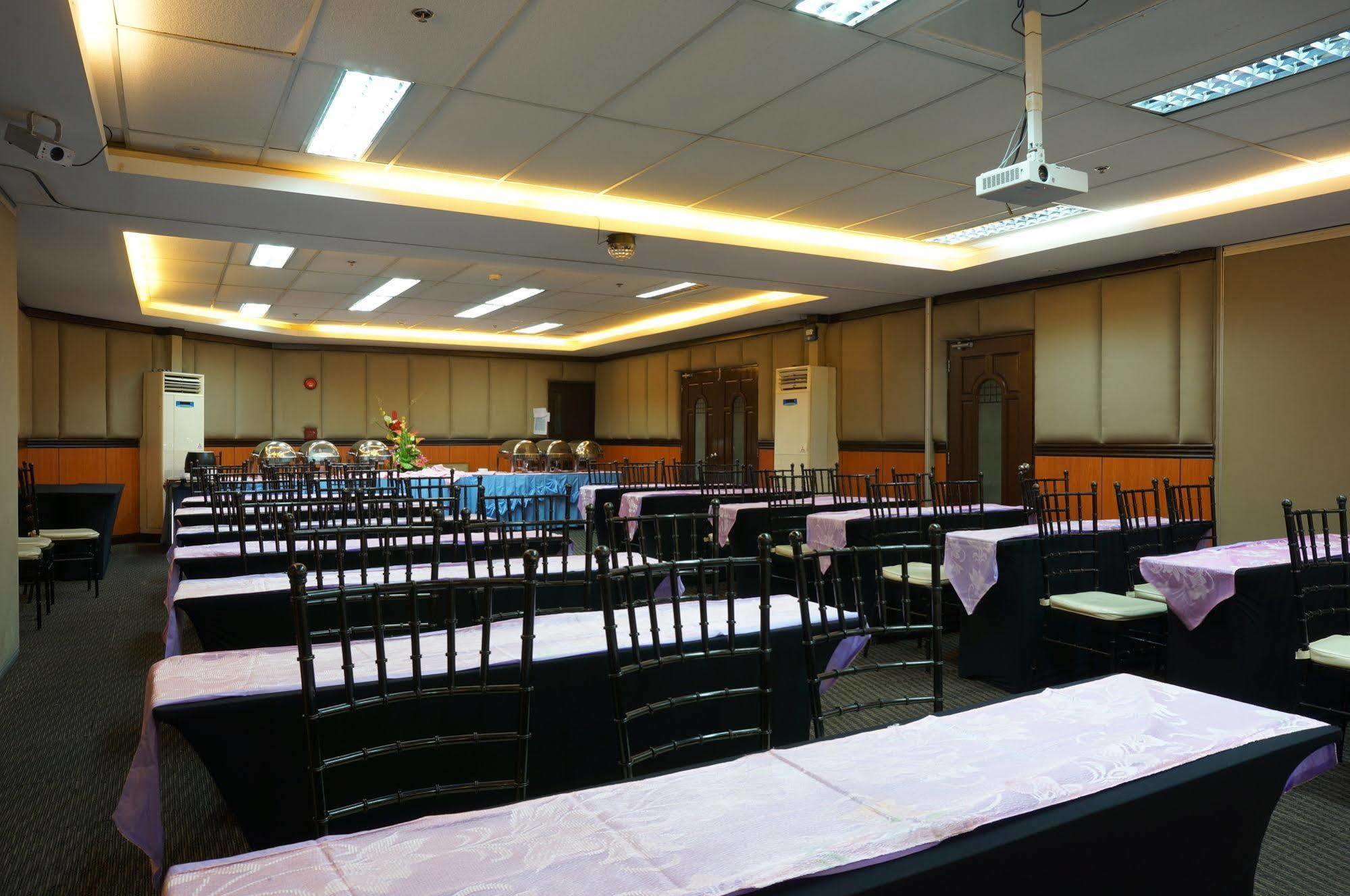 Eurotel Makati Makati City Esterno foto