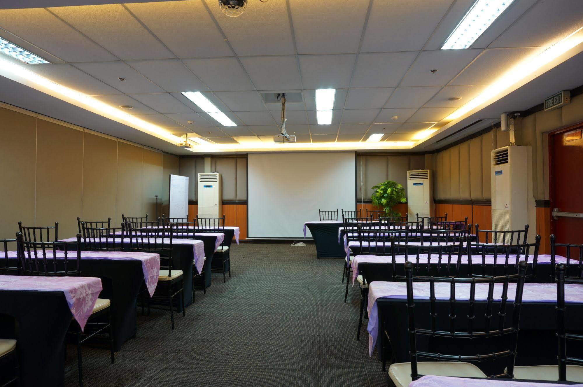 Eurotel Makati Makati City Esterno foto